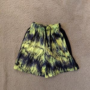 Under Armour boys shorts EUC